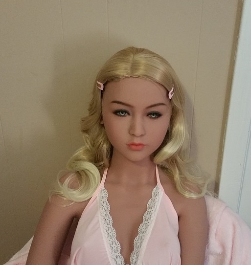 After Unboxing and a quick photo shoot
Fresh from the box
Keywords: WM 157B WM Dolls Eva L'Fleur blonde 