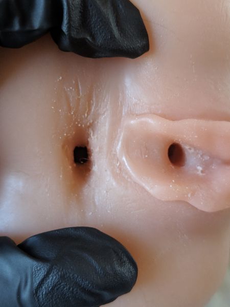 Imperfections from the clay model, release from the mold, or air bubbles in the material. Unfortunately the grooves around the anus will probably become tears eventually.
Keywords: SEDOLL sextoy sextoys masturbator torso dolltorso darkskin torso doll vulva imperfection molding